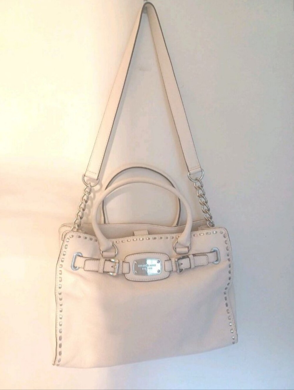 Michael Kors Hamilton Cream Grain Leather Bag with Silver Hardware/Accents - Picture 3 of 12